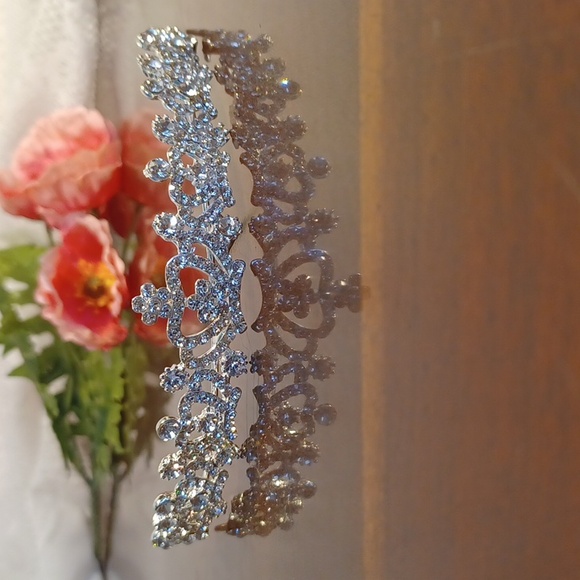 NEW. Bridal Headwear Tiera / Bride Wedding accessory 5726 - Picture 2 of 9